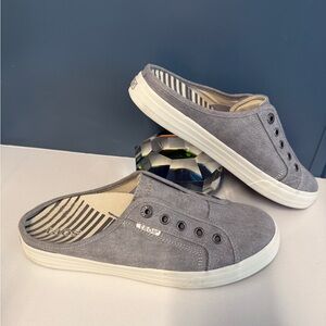 Taos Footwear Gray Slip-On Sneakers
